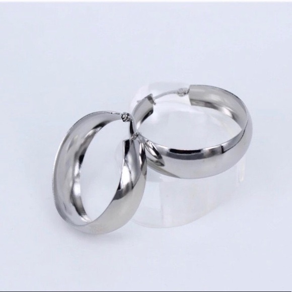 New 18K White Gold 2” Round Chunky Hoop Earrings - Picture 2 of 4